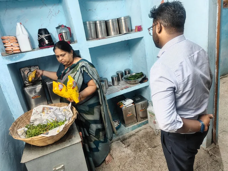 जिला संयोजक श्री उईके ने उत्कृष्ट छात्रावासों का किया निरीक्षण भवन, पढ़ाई एवं भोजन व्यवस्था की ली जानकारी