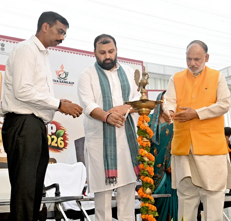 केवीआईसी के अध्यक्ष श्री मनोज गोयल और दिल्ली के पूर्व मेयर श्री जय प्रकाश ने 'सेवा संकल्प, खादी महोत्सव-2026'…